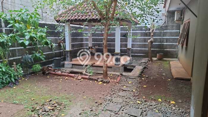Ready to Use! Luxury House LT 325m2 Desain Elegan di Meruya Ready to Use! Luxury House LT 325m2 Desain Elegan di Meruya