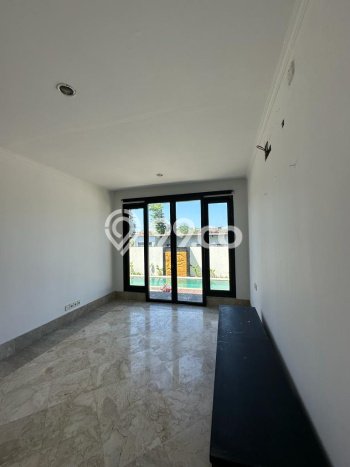 Rumah Asri area Canggu, Badung, Luas 528m2m² LB 350m2m² Rumah Asri area Canggu, Badung, Luas 528m2m² LB 350m2m²