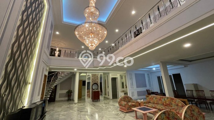 Ready to Use! Premium House LT 600m2 Desain Elegan di Gatot Subroto Ready to Use! Premium House LT 600m2 Desain Elegan di Gatot Subroto