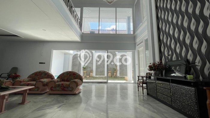 Ready to Use! Premium House LT 600m2 Desain Elegan di Gatot Subroto Ready to Use! Premium House LT 600m2 Desain Elegan di Gatot Subroto