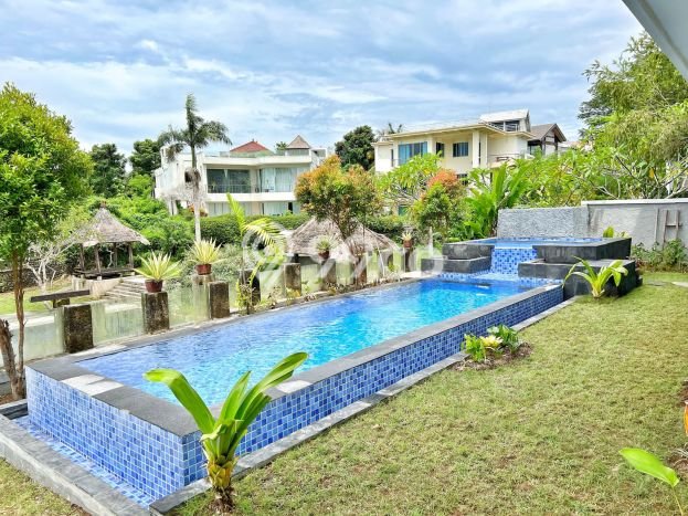 Dijual! Vila Kawasan , Luas 365m2m², Posisi Premium Dijual! Vila Kawasan , Luas 365m2m², Posisi Premium