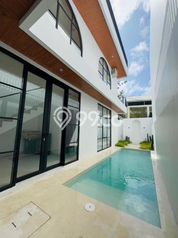 Ready to Use! Luxury House LT 114m2 Desain Elegan di Ungasan Ready to Use! Luxury House LT 114m2 Desain Elegan di Ungasan