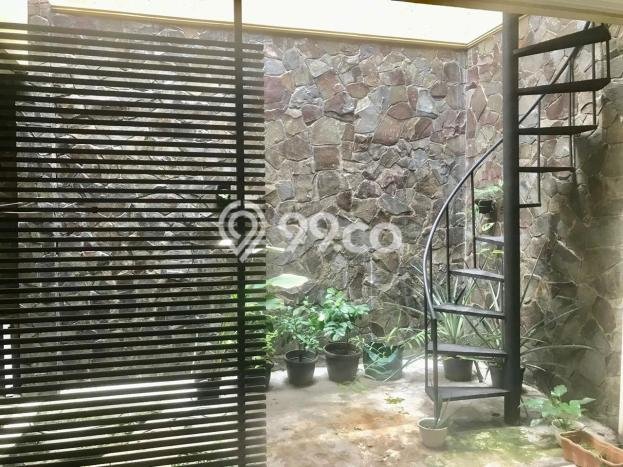 Disewakan! Rumah 3 Kamar Tidur &
3 Kamar Mandi di Pondok Indah, Jakarta Selatan Disewakan! Rumah 3 Kamar Tidur &
3 Kamar Mandi di Pondok Indah, Jakarta Selatan