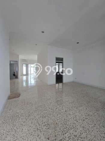 Rumah kawasan Kebayoran Baru, Akses ke Pusat Kota, 5 KT, Luas 380m² LB 350m² Rumah kawasan Kebayoran Baru, Akses ke Pusat Kota, 5 KT, Luas 380m² LB 350m²