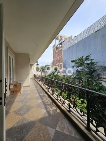 Hunian Mewah Siap Huni LT 650m2 di Kebayoran Baru, Jakarta Selatan Hunian Mewah Siap Huni LT 650m2 di Kebayoran Baru, Jakarta Selatan