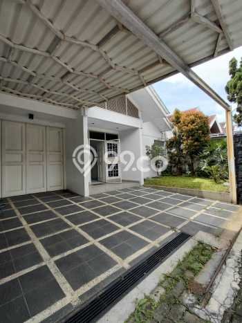Rumah Disewakan Bandung LT 200m2 LB 150m2 Area Singgasana Rumah Disewakan Bandung LT 200m2 LB 150m2 Area Singgasana