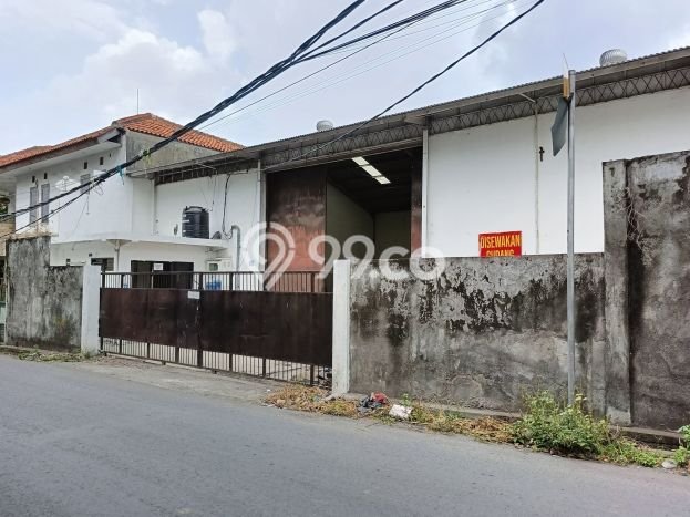 AREA KOMERSIAL! Gudang Disewakan Kawasan Ubung, Luas 300m², Jalan Utama, Ready Usaha AREA KOMERSIAL! Gudang Disewakan Kawasan Ubung, Luas 300m², Jalan Utama, Ready Usaha