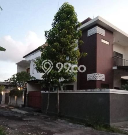 Rumah Modern 3 Kamar LT 125m2 di Gatot Subroto Rumah Modern 3 Kamar LT 125m2 di Gatot Subroto