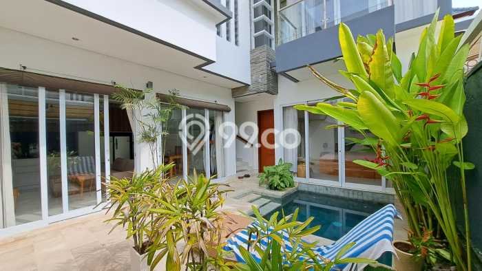 Disewakan! Rumah 3 Kamar Tidur &
3 Kamar Mandi di Tanjung Benoa, Badung Disewakan! Rumah 3 Kamar Tidur &
3 Kamar Mandi di Tanjung Benoa, Badung