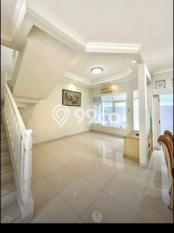 Rumah di Lippo Karawaci, 4 KT, Lingkungan Elite, LT 250m² Bangunan 200m² Rumah di Lippo Karawaci, 4 KT, Lingkungan Elite, LT 250m² Bangunan 200m²