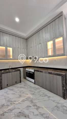 Siap Huni Hunian Elit 7 Kamar di Serpong Dekat ke Mana Saja Siap Huni Hunian Elit 7 Kamar di Serpong Dekat ke Mana Saja