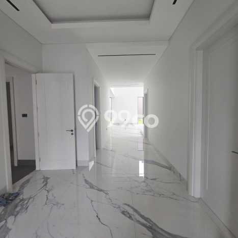 Ready to Use! Luxury House LT 420m2 Desain Elegan di Alam Sutera Ready to Use! Luxury House LT 420m2 Desain Elegan di Alam Sutera