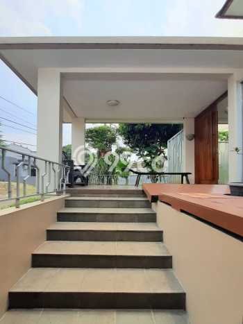 Jual Rumah Luas Elegan Dengan View Eksklusif di BSD City, Tangerang Jual Rumah Luas Elegan Dengan View Eksklusif di BSD City, Tangerang