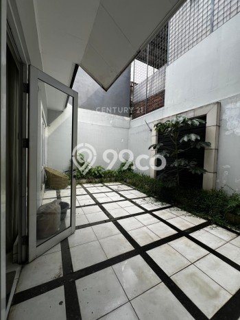 Ready to Use! Luxury House LT 200m2 Desain Modern di Kota Wisata Ready to Use! Luxury House LT 200m2 Desain Modern di Kota Wisata