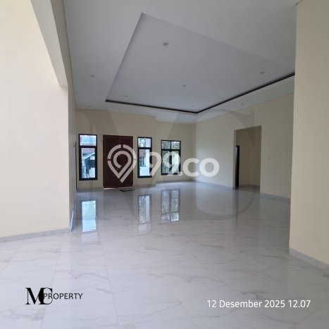 Ready to Use! Luxury House LT 400m2 Desain Elegan di Balikpapan Baru Ready to Use! Luxury House LT 400m2 Desain Elegan di Balikpapan Baru