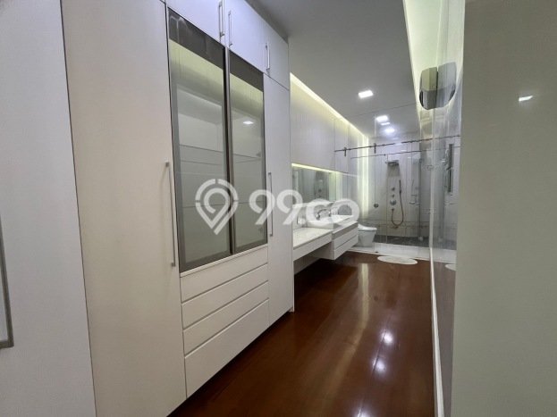 Siap Huni Hunian Elit 5 Kamar di Penjaringan Dekat ke Mana Pun Siap Huni Hunian Elit 5 Kamar di Penjaringan Dekat ke Mana Pun