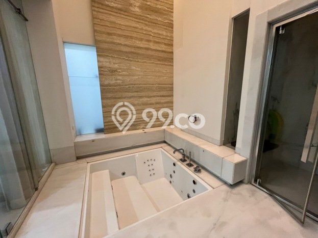 Siap Huni Hunian Elit 5 Kamar di Penjaringan Dekat ke Mana Pun Siap Huni Hunian Elit 5 Kamar di Penjaringan Dekat ke Mana Pun