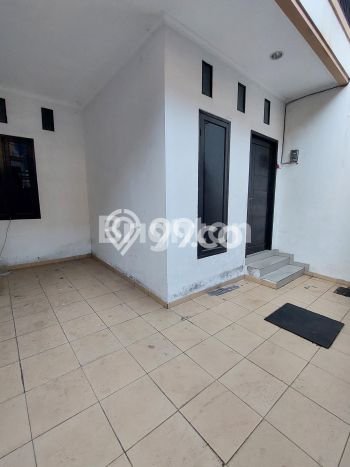 Rumah Luas Asri 6 KT Siap Pakai di Tanjung Duren Jakarta Barat Rumah Luas Asri 6 KT Siap Pakai di Tanjung Duren Jakarta Barat