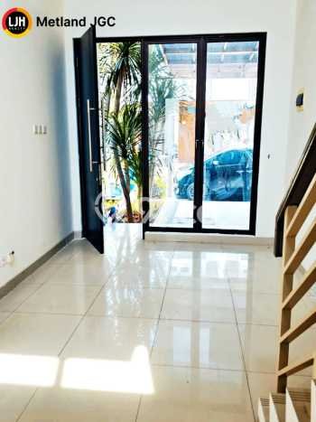 Disewakan! Rumah 4 Kamar Tidur &
2 Kamar Mandi di Jakarta Garden City, Jakarta Timur Disewakan! Rumah 4 Kamar Tidur &
2 Kamar Mandi di Jakarta Garden City, Jakarta Timur