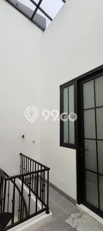 Ready to Use! Premium House LT 145m2 Desain Modern di Pondok Kelapa Ready to Use! Premium House LT 145m2 Desain Modern di Pondok Kelapa