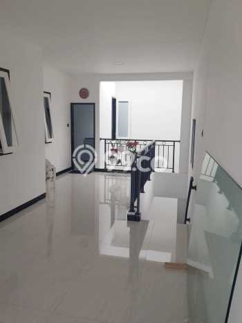 Rumah Modern LB/LT 248m2/90m2 Siap Huni Area Pulo Asem, Jakarta Timur Rumah Modern LB/LT 248m2/90m2 Siap Huni Area Pulo Asem, Jakarta Timur