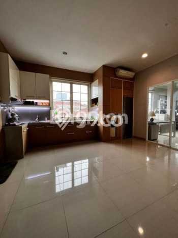 Hunian Mewah LB 300m2 Siap Huni Desain Elegan di Grogol, Jakarta Barat Hunian Mewah LB 300m2 Siap Huni Desain Elegan di Grogol, Jakarta Barat