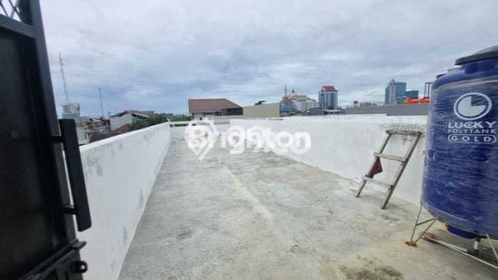 Ruko Dijual di Prime Area Jakarta Barat Luas 238m2 Ruko Dijual di Prime Area Jakarta Barat Luas 238m2