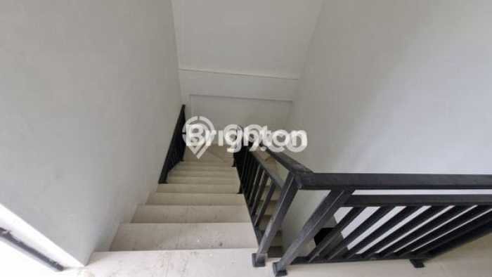 Ruko Dijual di Prime Area Jakarta Barat Luas 238m2 Ruko Dijual di Prime Area Jakarta Barat Luas 238m2