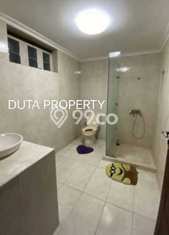 Rumah Elit Modern Tanpa Renovasi di Kota Wisata Jakarta Timur Rumah Elit Modern Tanpa Renovasi di Kota Wisata Jakarta Timur