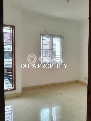 Rumah Luas Asri 3 KT Siap Pakai di Raffles Hills Jakarta Timur Rumah Luas Asri 3 KT Siap Pakai di Raffles Hills Jakarta Timur