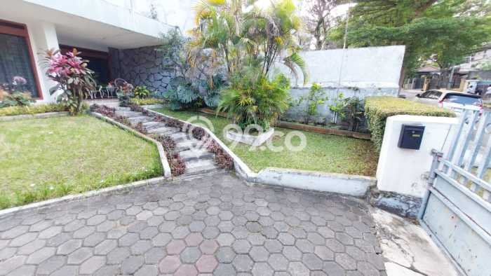 Rumah Elit Modern Siap Huni di Tubagus Ismail Bandung Rumah Elit Modern Siap Huni di Tubagus Ismail Bandung