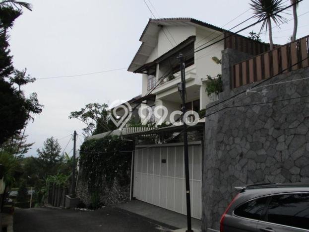 Rumah Mewah LB 547m2 Siap Pakai Desain Elegan di Dago, Bandung Rumah Mewah LB 547m2 Siap Pakai Desain Elegan di Dago, Bandung