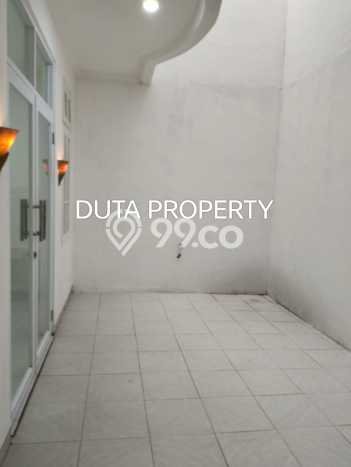 Rumah Elit Modern Siap Huni di Kota Wisata Jakarta Timur Rumah Elit Modern Siap Huni di Kota Wisata Jakarta Timur