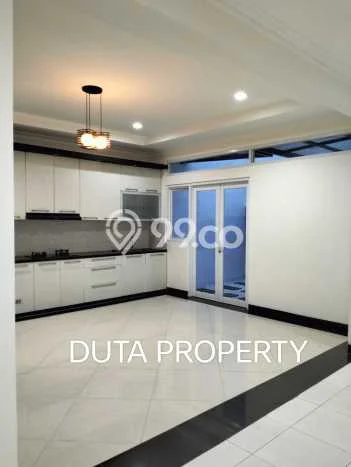 Disewakan! Rumah 3 Kamar Tidur &
3 Kamar Mandi di Kota Wisata, Jakarta Timur Disewakan! Rumah 3 Kamar Tidur &
3 Kamar Mandi di Kota Wisata, Jakarta Timur