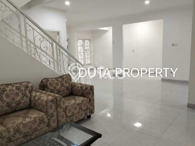 Rumah Elit Modern Siap Huni di Kota Wisata Jakarta Timur Rumah Elit Modern Siap Huni di Kota Wisata Jakarta Timur