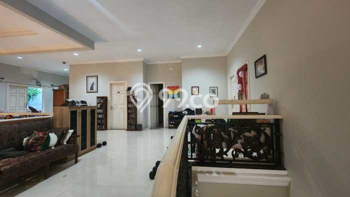 Rumah Luxury Modern Siap Huni di Raffles Hills Jakarta Timur Rumah Luxury Modern Siap Huni di Raffles Hills Jakarta Timur