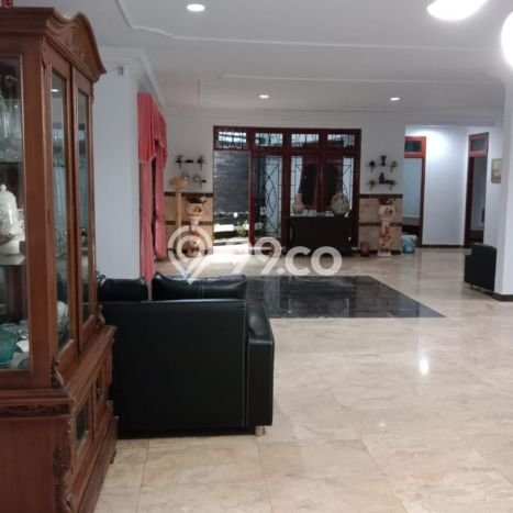 Rumah Mewah LB 290m2 Siap Huni Desain Elegan di Raffles Hills, Jakarta Timur Rumah Mewah LB 290m2 Siap Huni Desain Elegan di Raffles Hills, Jakarta Timur