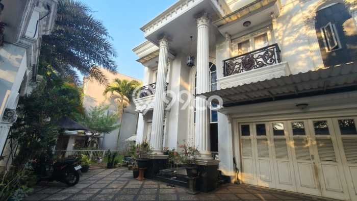 Rumah Luxury Modern Siap Huni di Raffles Hills Jakarta Timur Rumah Luxury Modern Siap Huni di Raffles Hills Jakarta Timur