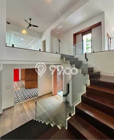 Dijual Rumah Premium dengan Fasilitas Sekitar Lengkap di Kebayoran Lama, Jakarta Selatan Dijual Rumah Premium dengan Fasilitas Sekitar Lengkap di Kebayoran Lama, Jakarta Selatan