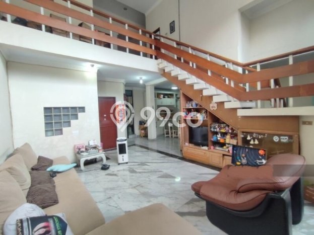 For Sale Rumah Mewah Exclusive di Jatinegara, Jakarta Timur For Sale Rumah Mewah Exclusive di Jatinegara, Jakarta Timur