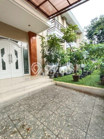 Hunian Mewah LB 500m2 Siap Huni Desain Elegan di Bintaro, Tangerang Selatan Hunian Mewah LB 500m2 Siap Huni Desain Elegan di Bintaro, Tangerang Selatan