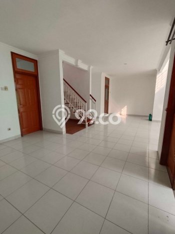 Hunian Elit LB 180m2 Siap Huni Desain Elegan di Bintaro, Tangerang Selatan Hunian Elit LB 180m2 Siap Huni Desain Elegan di Bintaro, Tangerang Selatan