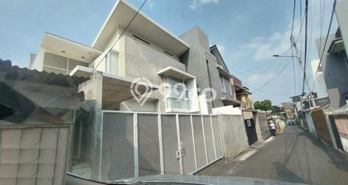 Siap Huni Rumah Mewah 3 Kamar di Tebet Dekat ke Mana Pun Siap Huni Rumah Mewah 3 Kamar di Tebet Dekat ke Mana Pun