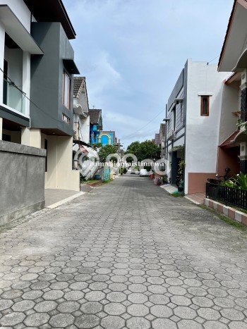 For Sale Hunian Rumah Terawat 4 KT di Seturan, Yogyakarta For Sale Hunian Rumah Terawat 4 KT di Seturan, Yogyakarta