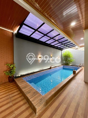 Rumah Mewah LB 420m2 Siap Huni Desain Elegan di Maguwoharjo, Yogyakarta Rumah Mewah LB 420m2 Siap Huni Desain Elegan di Maguwoharjo, Yogyakarta