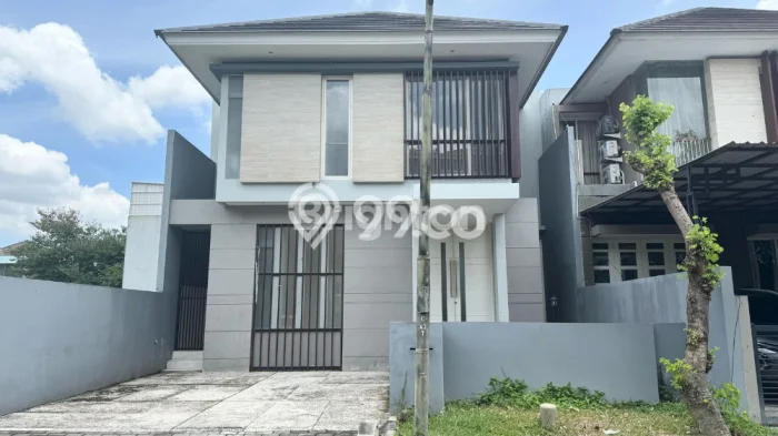 Rumah Kualitas Premium LT 200m2m² Akses Dekat di Kawasan Prospektif Wiyung, Surabaya Rumah Kualitas Premium LT 200m2m² Akses Dekat di Kawasan Prospektif Wiyung, Surabaya