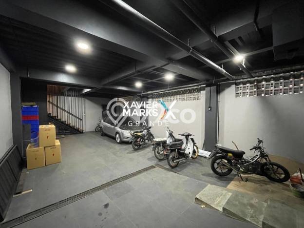 Unit Komersial Dijual di Pandaan Pasuruan Luas Tanah 140m2, Luas Bangunan 588m2 Unit Komersial Dijual di Pandaan Pasuruan Luas Tanah 140m2, Luas Bangunan 588m2