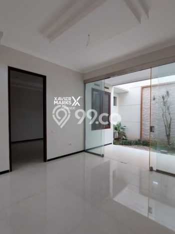 Ready to Use! Luxury House LT 240m2 Desain Modern di Araya Ready to Use! Luxury House LT 240m2 Desain Modern di Araya