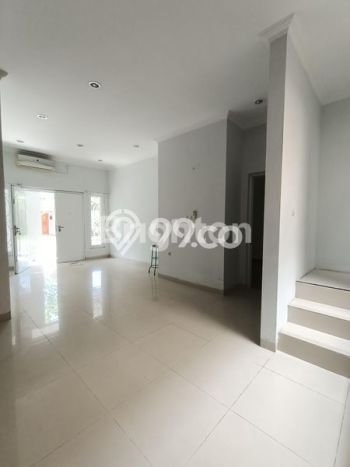 Lokasi strategis! Rumah siap pakai disewakan di Colomadu LB 160m2 Lokasi strategis! Rumah siap pakai disewakan di Colomadu LB 160m2