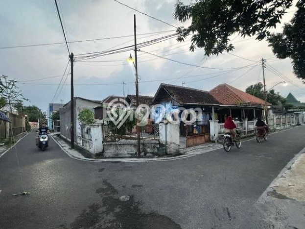 For Sale Rumah 3 Kamar Lokasi Strategis Bagus dan Strategis di Laweyan For Sale Rumah 3 Kamar Lokasi Strategis Bagus dan Strategis di Laweyan